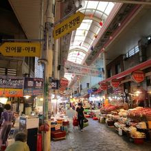 お店があるあたり