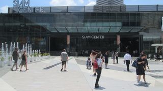 サイアムパラゴンの隣