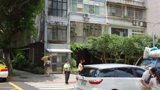 微熱山丘 （ほんもんのパイナップルケーキ）