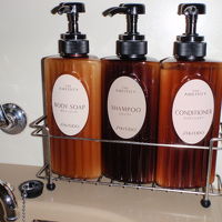 シャンプー等はボトル入りでした。