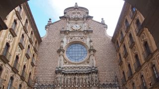 できれば朝早く出かけましょう。混みます。