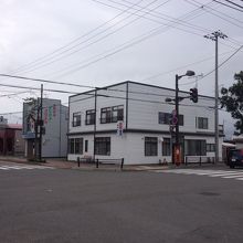 ひょこたん！と立つ北海道の建物です・・・。