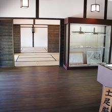 温泉地に関所って