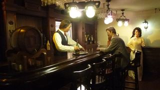 豊富なミニチュアや実物大の蝋人形などを使って昔の生活を紹介しています。