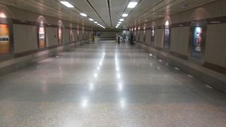 ＭＲＴ側は荷物検査があります