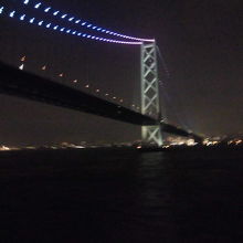夜の明石海峡大橋