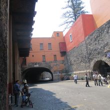 この街には地下道路（トンネル）という遺産が残されてました。