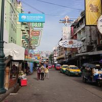 ホテル前。夜はここが大賑わいです。