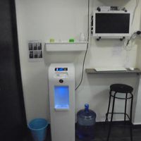 水とお湯のサーバーがあります。