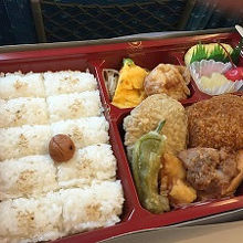 バラエティ弁当880円