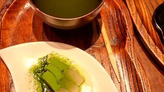 100円でお茶と菓子