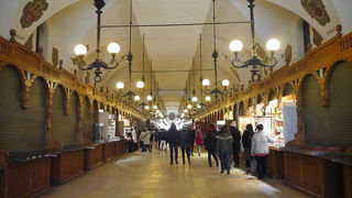 がっつき感のない店員さん達のアーケード