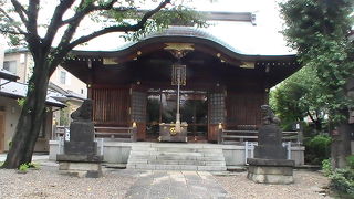 鎌倉時代からの歴史を静かに漂わせている神社です