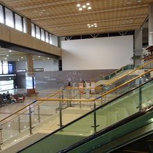 奥にあったお店が全部なくなってる？