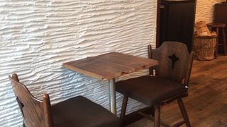 【caqui】見過ごしそうな入口、入るととんでもなく可愛いカフェ