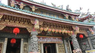 駅から少し遠いが、立派なお寺。