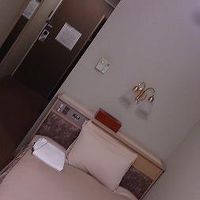 入り口のドアも狭いです