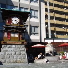 カラクリ時計と足湯