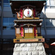 終わるとカラクリ人形が引っ込み、マドンナが道後の案内をします