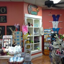 奥にも店名があります　レジも奥です