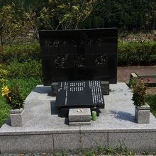 道の駅瀞峡・熊野川敷地内、紀伊半島大水害慰霊碑。