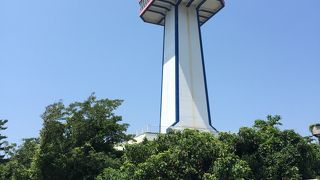 昭和な雰囲気を残すタワーです。