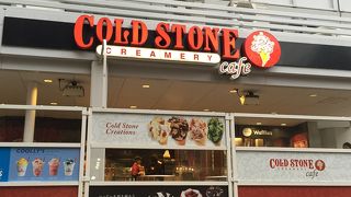 フルーツとアイスクリームのミックス