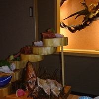 海の幸の料理、このような盛り方は初めて。