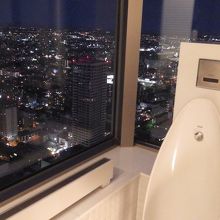 男性トイレのあさがおで〜す