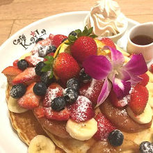 オリジナルパンケーキ全部のせ　2300円