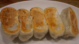 マヨネーズに一味を掛けて