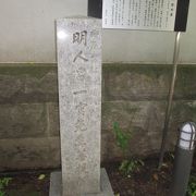 清澄庭園の向かいにある本誓寺にあります