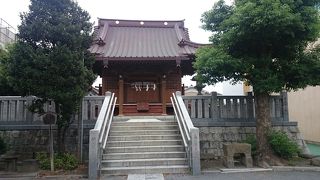 新川崎駅前の神社