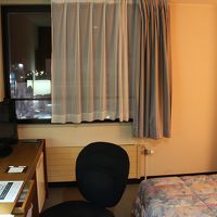 普通のビジネスホテルより少し広めでした