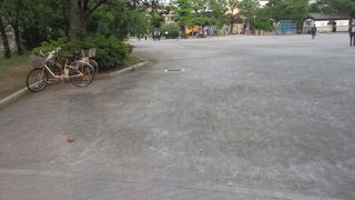 街の中の日常的な公園