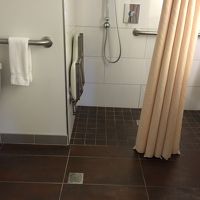 超広いバスルームです。