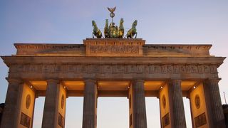 時間によって見え方が違うのを楽しんでください。