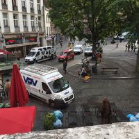 ホテル前の広場。これがあるので、タクシーは入れないのかなと。