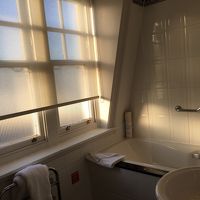 この上げ下げ窓から見えるセントパンクラスの時計台がいい