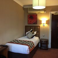 ベッドヘッドが廊下側に向いてる、廊下の音が聞こえるがちょっと