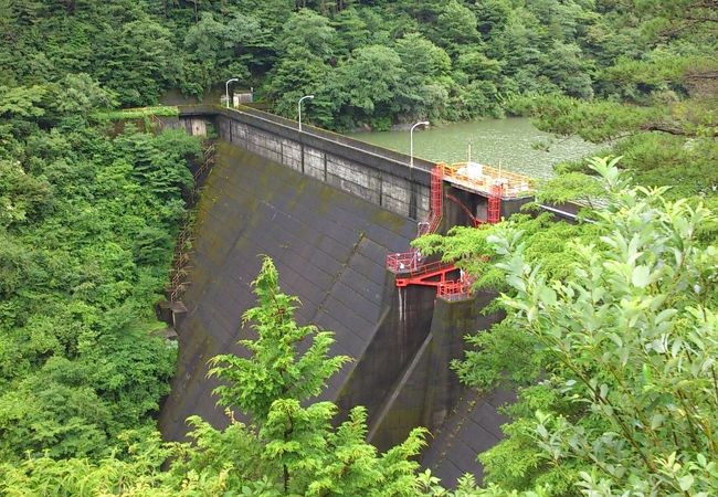 銅山川上流のダムです。