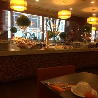 朝のブッフェは種類もあり満足。紅茶が美味しい。