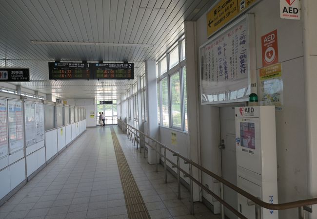 紀三井寺に行くには、最も身近な駅となっていて、駅から５分程度の所に入口が有ります。