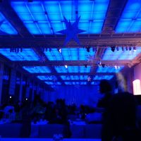 地下のパーティ会場です