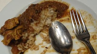 有楽町：いろんなお店のカレーが同時に食べれます。