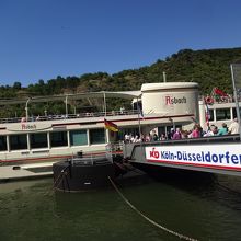 ボパルトの船着き場。多くの観光客がここで乗降する