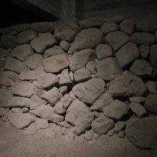 入り口すぐの塩蔵（場所によって撮影可能になってます）