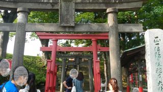 天守閣の近くに神社が