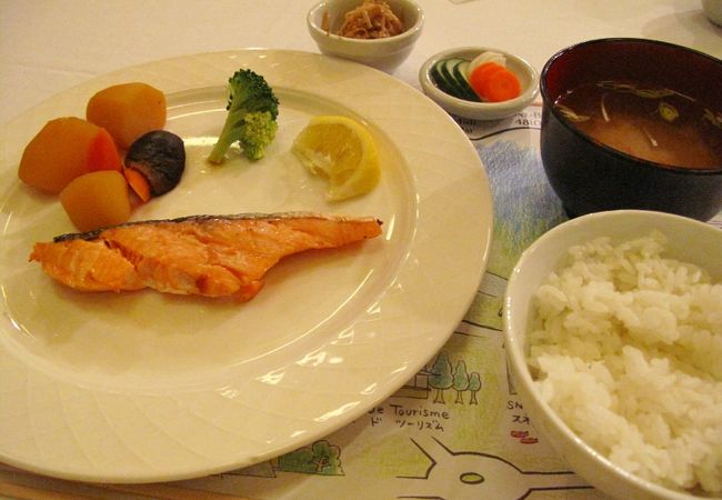 シャモニーで食べた鮭定食