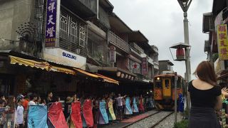 楽しい天燈上げ体験ができます